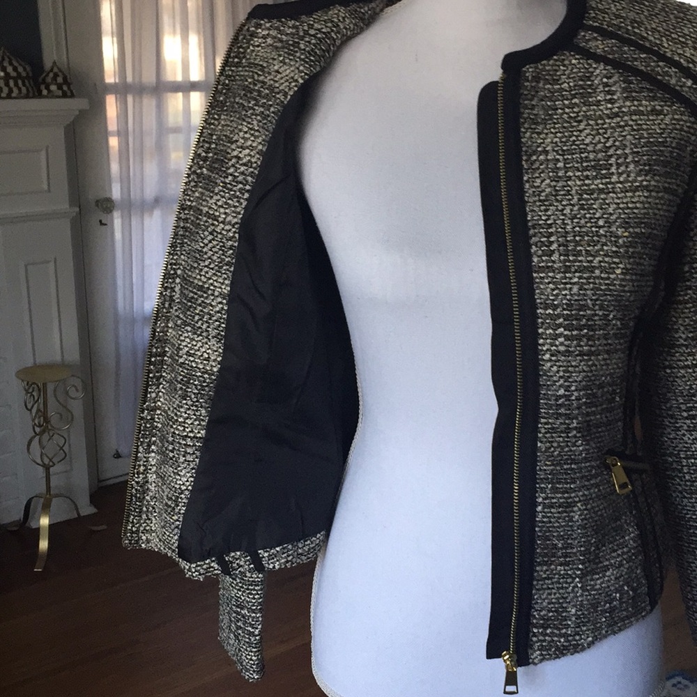 Classy Tweed Fitted Jacket - Picture 4 of 6